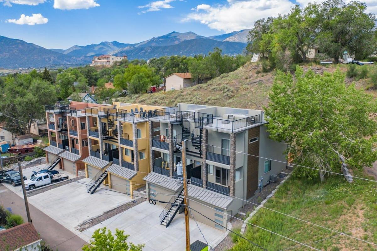 4Bd Home W Rooftop Patio Fire Pit & Mountain Views Colorado Springs Exterior photo